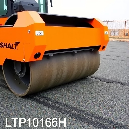 洛阳路通 LTP1016H 压路机(图1) 洛阳路通 LTP1016H 压路机(图1)