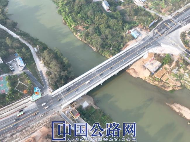 1767080527632073.jpg 朱砂罗大桥扩建后(林美燕 摄).jpg